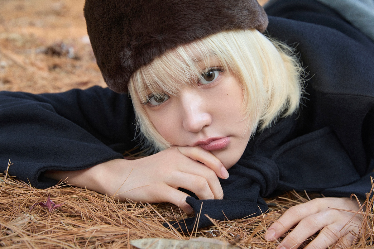 노란 수영복에 섹시한 몸매 어필하는 존예 처자