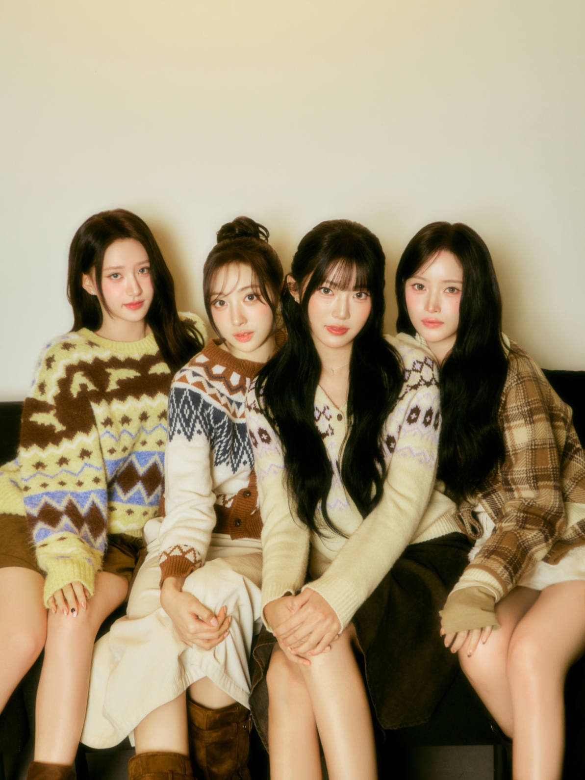 노란 수영복에 섹시한 몸매 어필하는 존예 처자