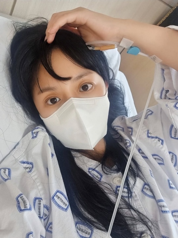 노란 수영복에 섹시한 몸매 어필하는 존예 처자