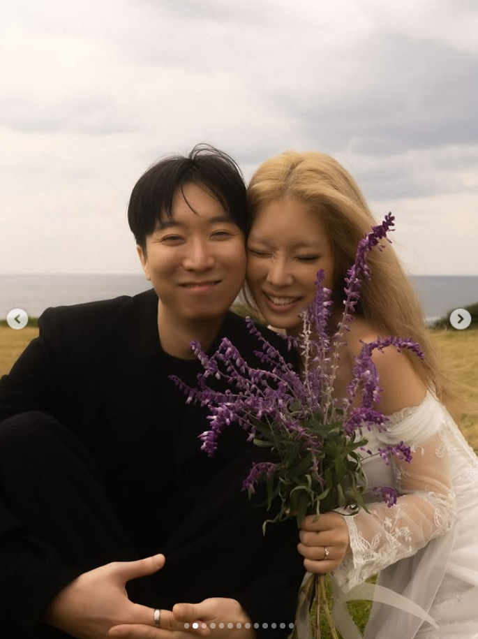 노란 수영복에 섹시한 몸매 어필하는 존예 처자