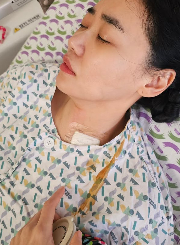 노란 수영복에 섹시한 몸매 어필하는 존예 처자