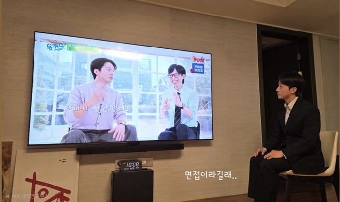 노란 수영복에 섹시한 몸매 어필하는 존예 처자