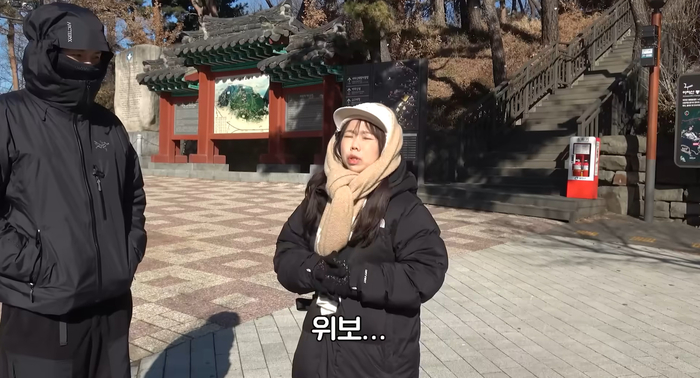 노란 수영복에 섹시한 몸매 어필하는 존예 처자