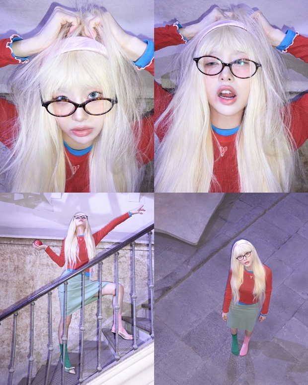 노란 수영복에 섹시한 몸매 어필하는 존예 처자