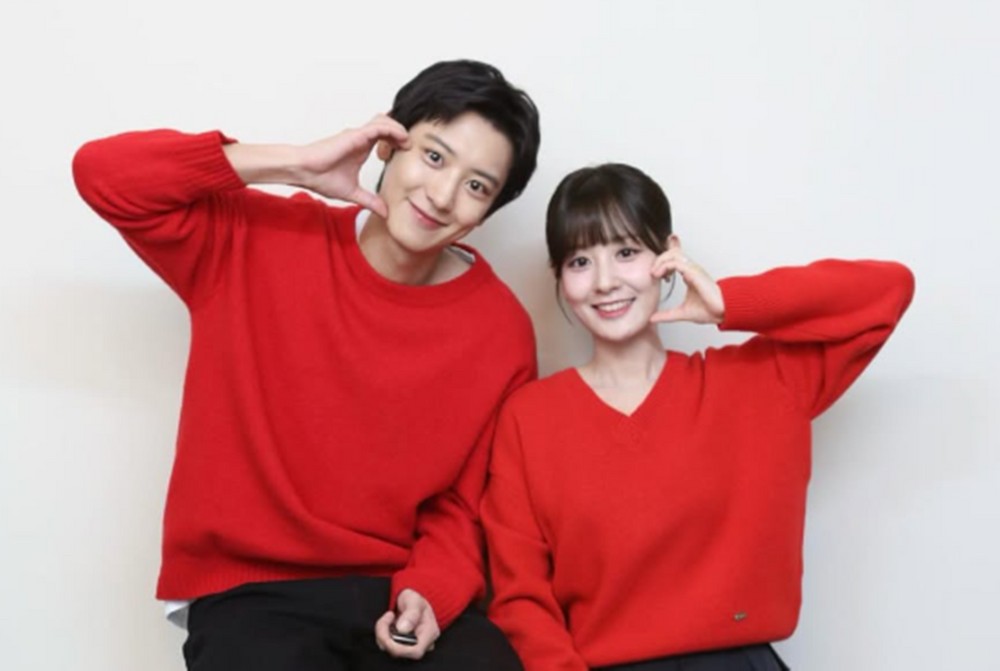 노란 수영복에 섹시한 몸매 어필하는 존예 처자