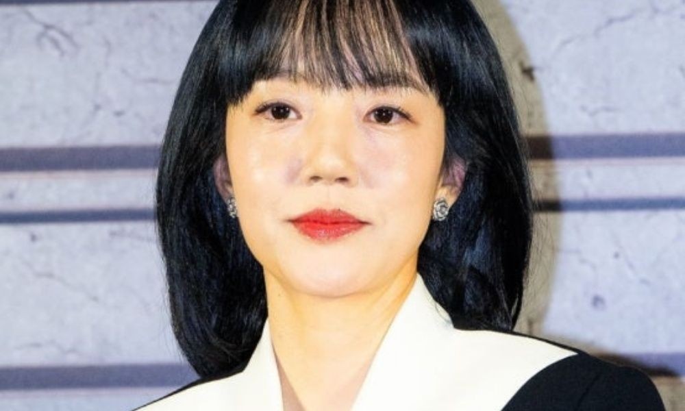 노란 수영복에 섹시한 몸매 어필하는 존예 처자