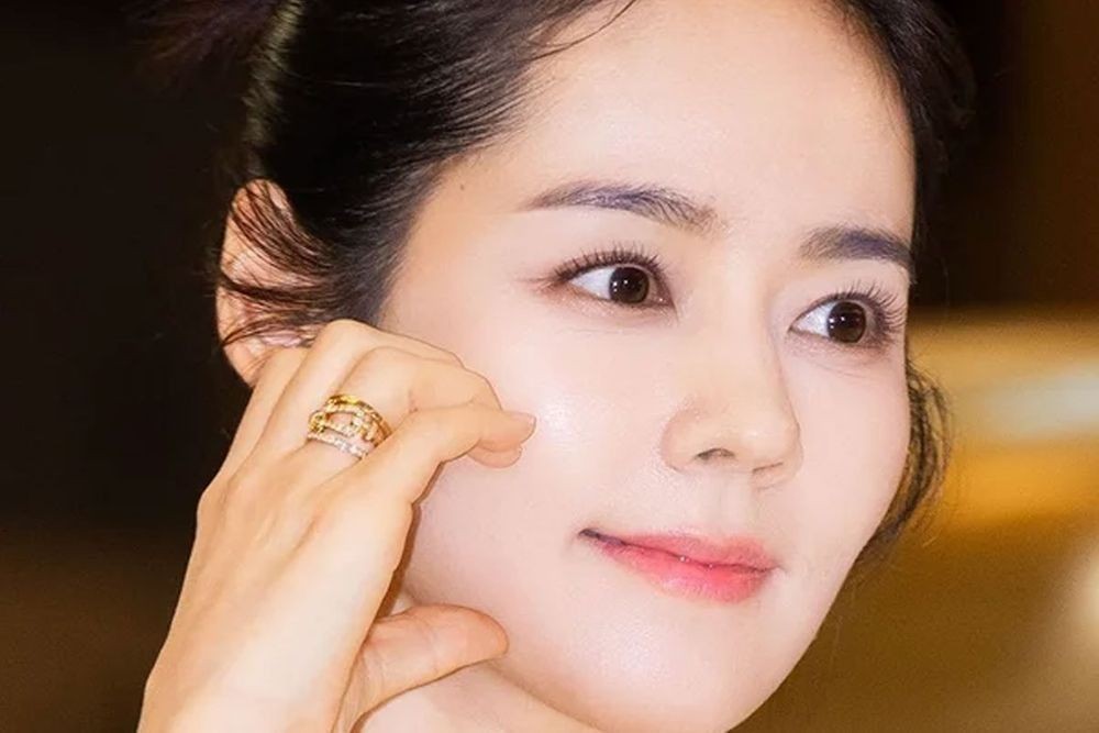 노란 수영복에 섹시한 몸매 어필하는 존예 처자