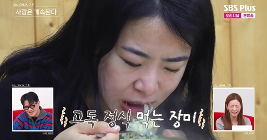 노란 수영복에 섹시한 몸매 어필하는 존예 처자