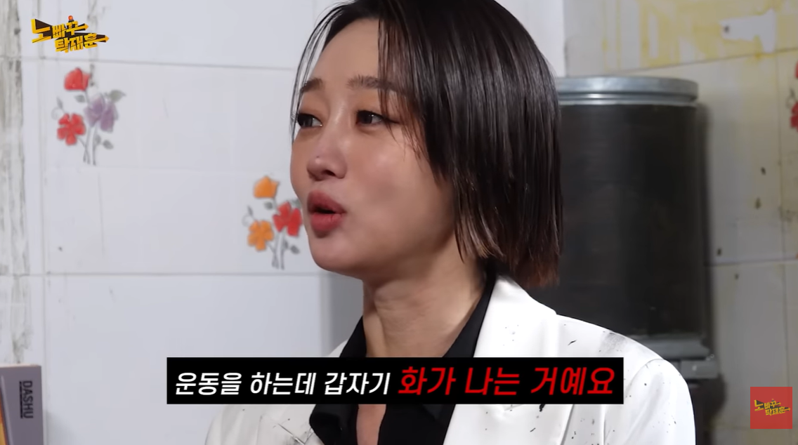 노란 수영복에 섹시한 몸매 어필하는 존예 처자