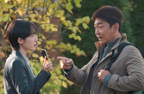 노란 수영복에 섹시한 몸매 어필하는 존예 처자