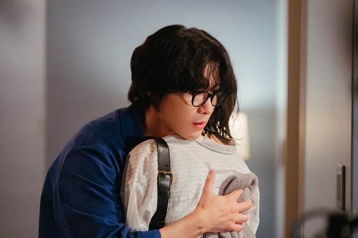 노란 수영복에 섹시한 몸매 어필하는 존예 처자