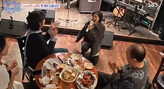 노란 수영복에 섹시한 몸매 어필하는 존예 처자