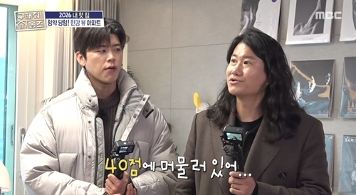 노란 수영복에 섹시한 몸매 어필하는 존예 처자