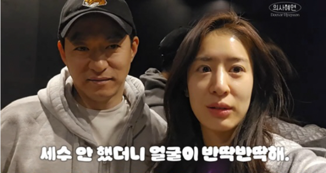 노란 수영복에 섹시한 몸매 어필하는 존예 처자