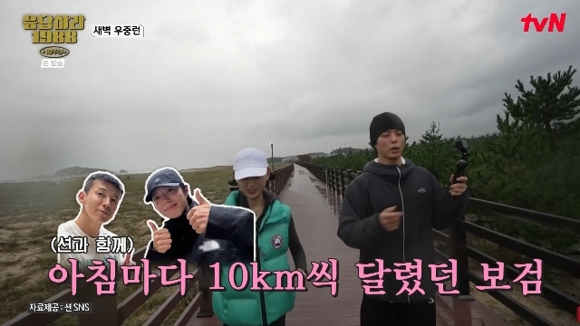 노란 수영복에 섹시한 몸매 어필하는 존예 처자