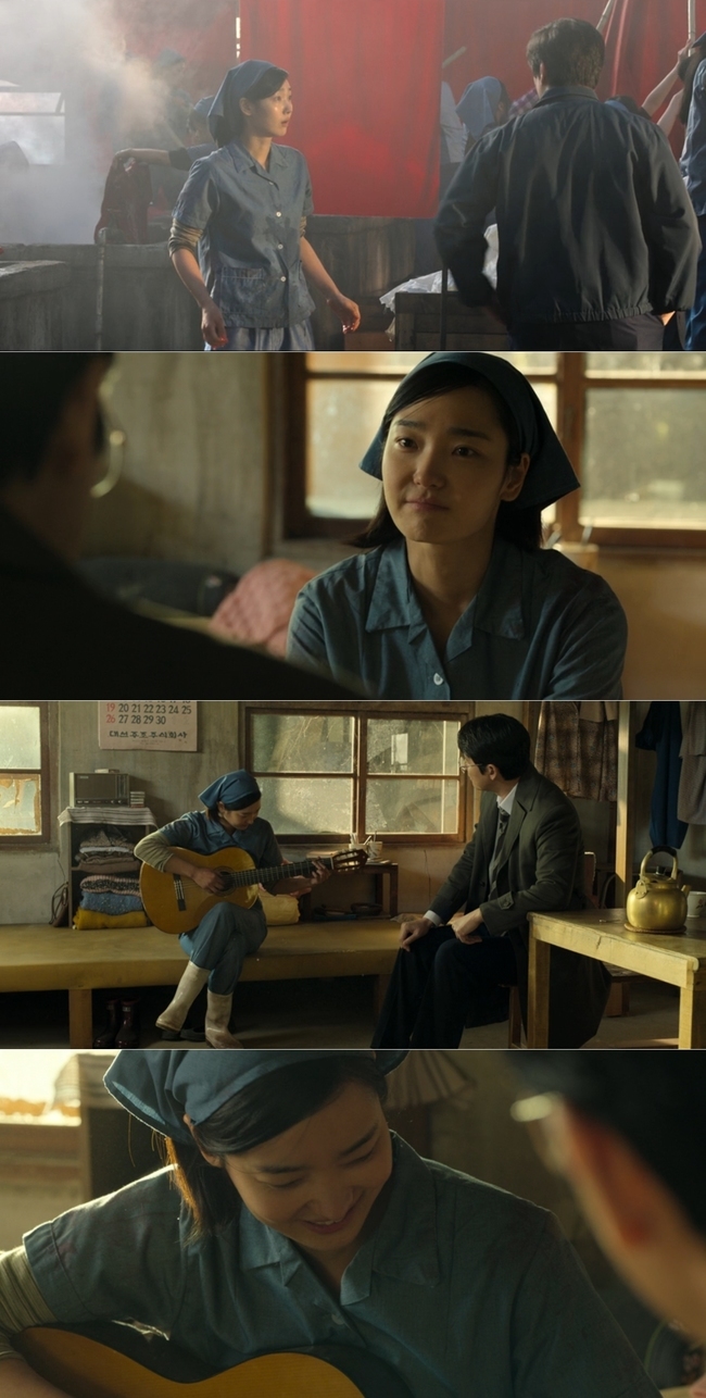 노란 수영복에 섹시한 몸매 어필하는 존예 처자