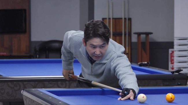 노란 수영복에 섹시한 몸매 어필하는 존예 처자