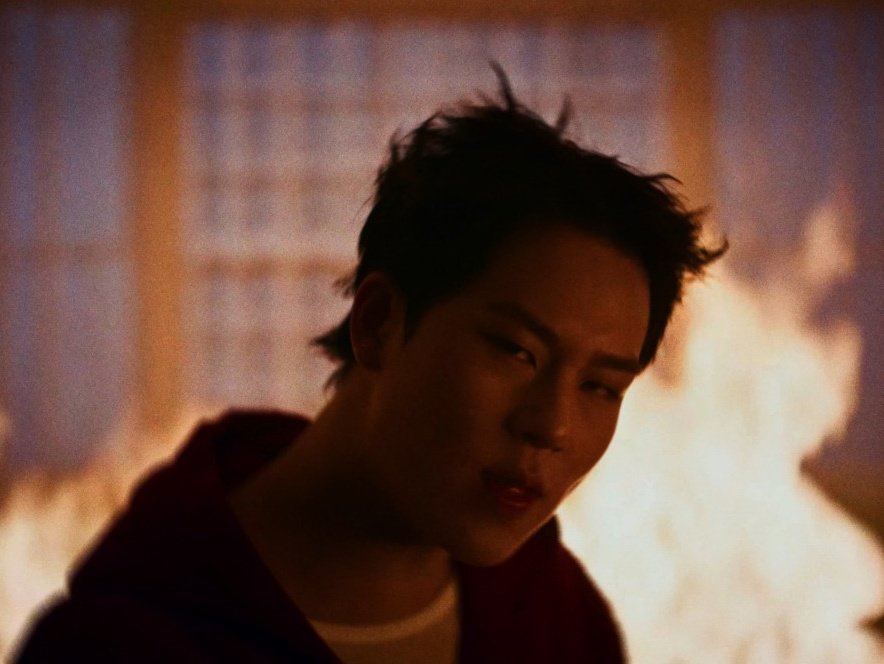 노란 수영복에 섹시한 몸매 어필하는 존예 처자