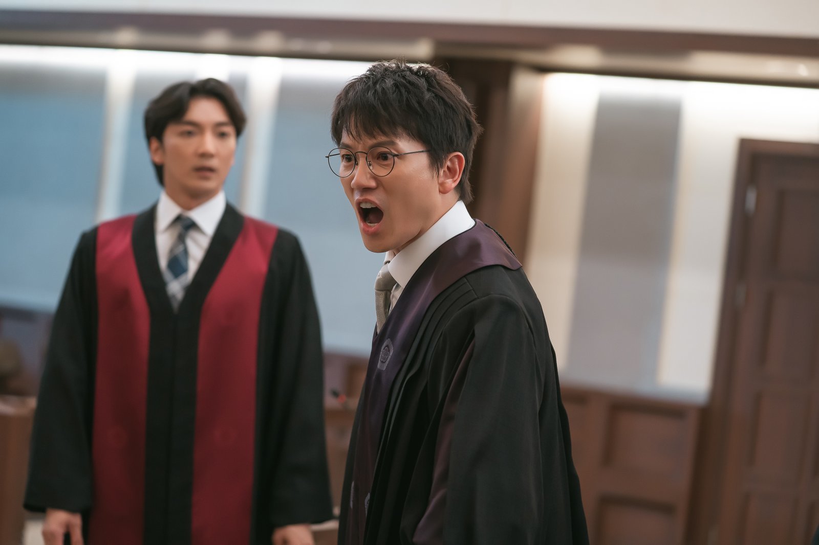 노란 수영복에 섹시한 몸매 어필하는 존예 처자