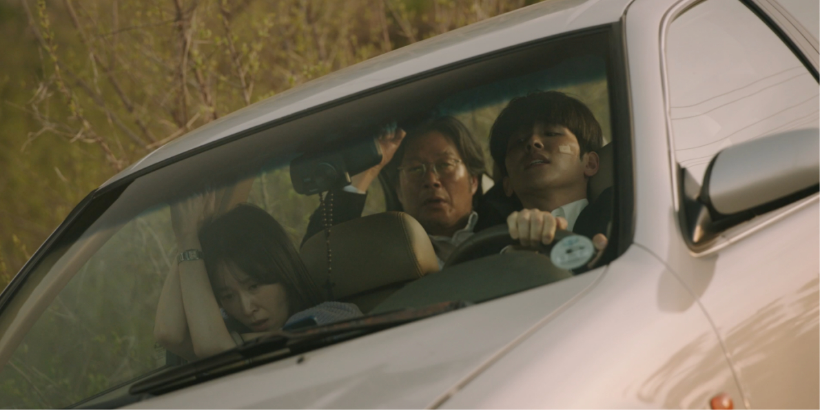 노란 수영복에 섹시한 몸매 어필하는 존예 처자