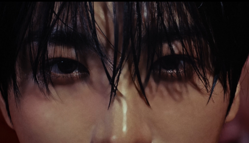 노란 수영복에 섹시한 몸매 어필하는 존예 처자