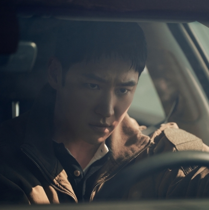 노란 수영복에 섹시한 몸매 어필하는 존예 처자