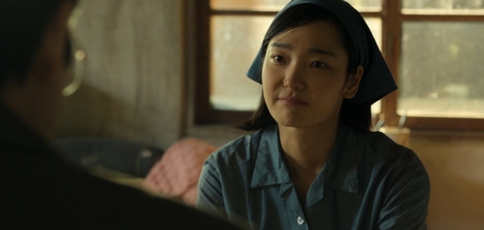 노란 수영복에 섹시한 몸매 어필하는 존예 처자