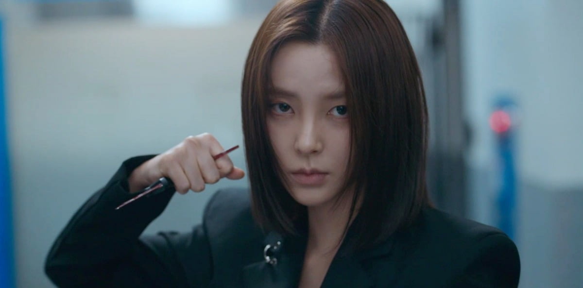 노란 수영복에 섹시한 몸매 어필하는 존예 처자