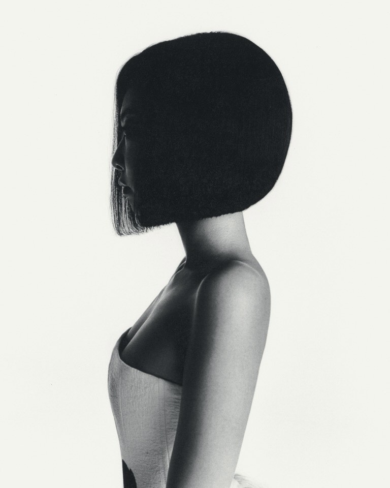 노란 수영복에 섹시한 몸매 어필하는 존예 처자