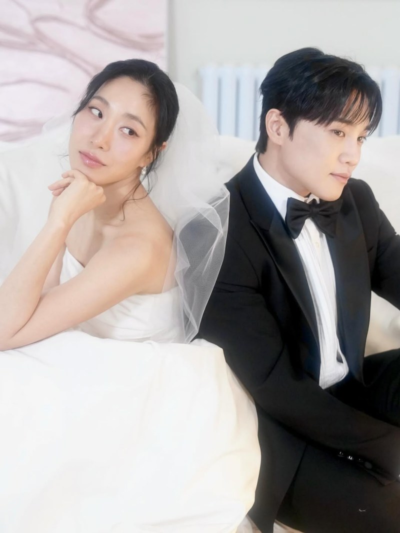 노란 수영복에 섹시한 몸매 어필하는 존예 처자