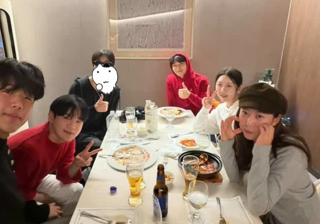 노란 수영복에 섹시한 몸매 어필하는 존예 처자