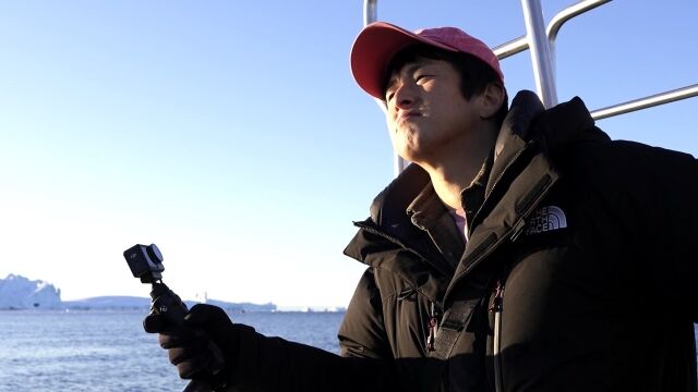 노란 수영복에 섹시한 몸매 어필하는 존예 처자