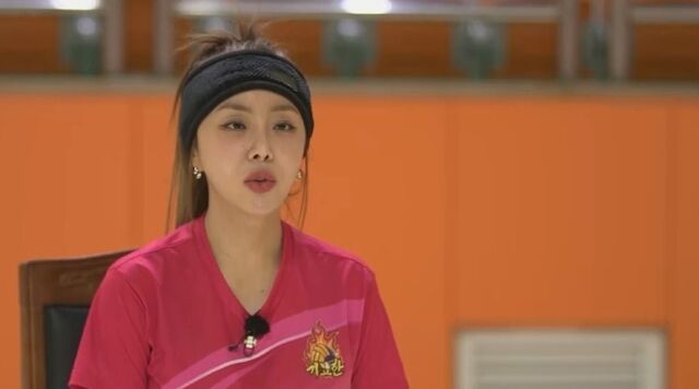 노란 수영복에 섹시한 몸매 어필하는 존예 처자