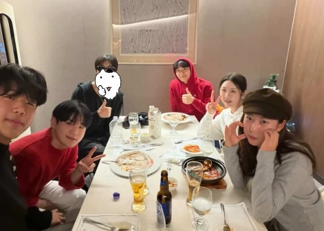 노란 수영복에 섹시한 몸매 어필하는 존예 처자