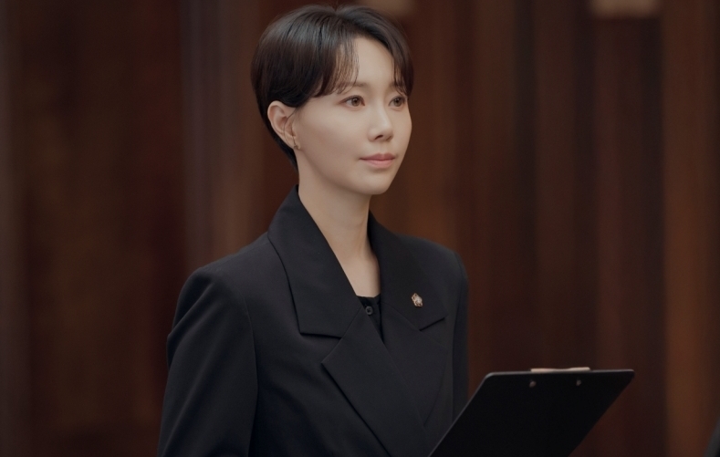 노란 수영복에 섹시한 몸매 어필하는 존예 처자