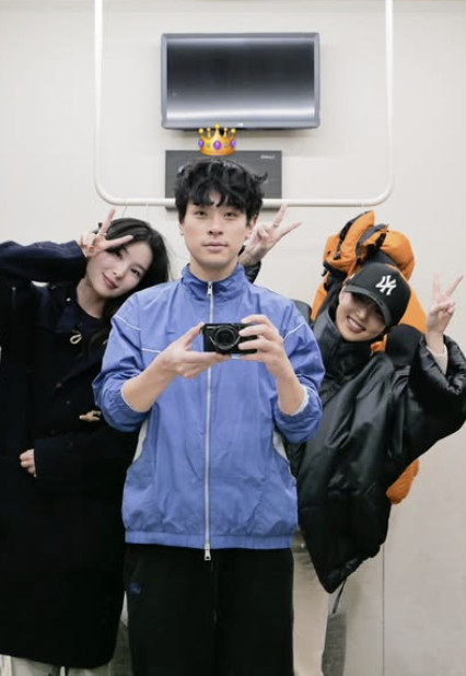 노란 수영복에 섹시한 몸매 어필하는 존예 처자