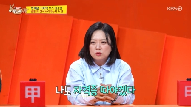 노란 수영복에 섹시한 몸매 어필하는 존예 처자