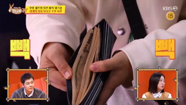 노란 수영복에 섹시한 몸매 어필하는 존예 처자