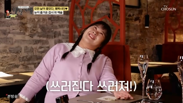 노란 수영복에 섹시한 몸매 어필하는 존예 처자