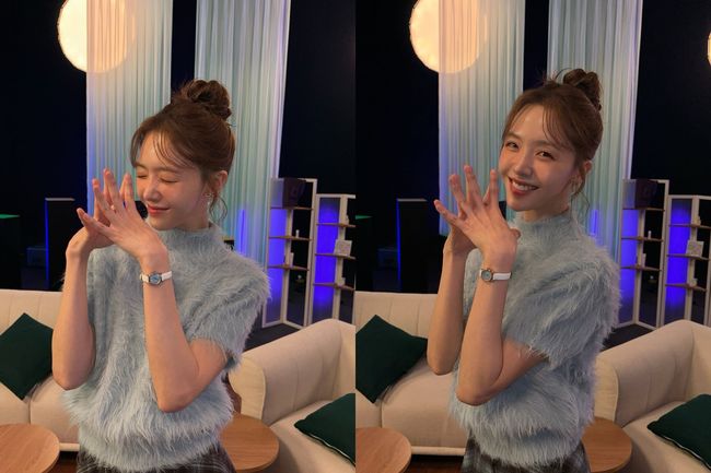 노란 수영복에 섹시한 몸매 어필하는 존예 처자