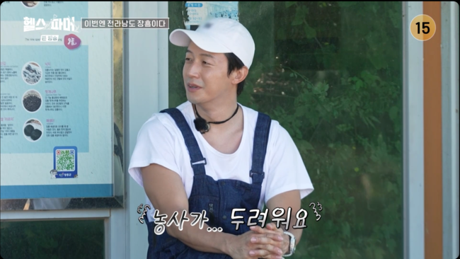 노란 수영복에 섹시한 몸매 어필하는 존예 처자