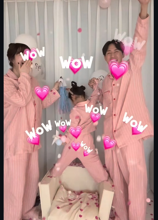 노란 수영복에 섹시한 몸매 어필하는 존예 처자