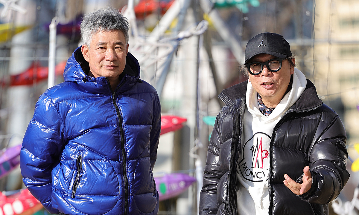 노란 수영복에 섹시한 몸매 어필하는 존예 처자