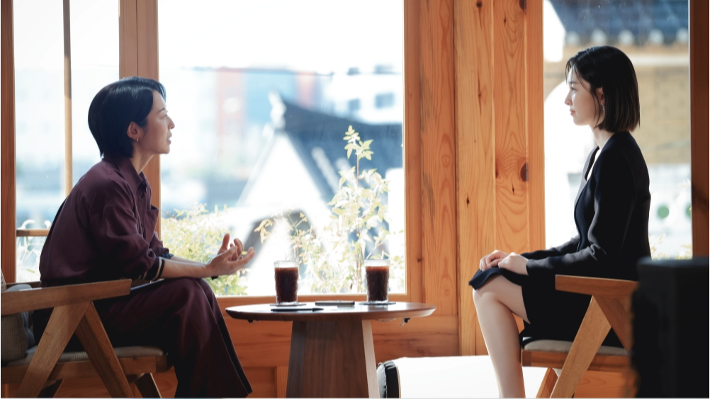 노란 수영복에 섹시한 몸매 어필하는 존예 처자