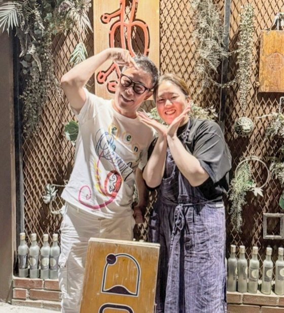 노란 수영복에 섹시한 몸매 어필하는 존예 처자