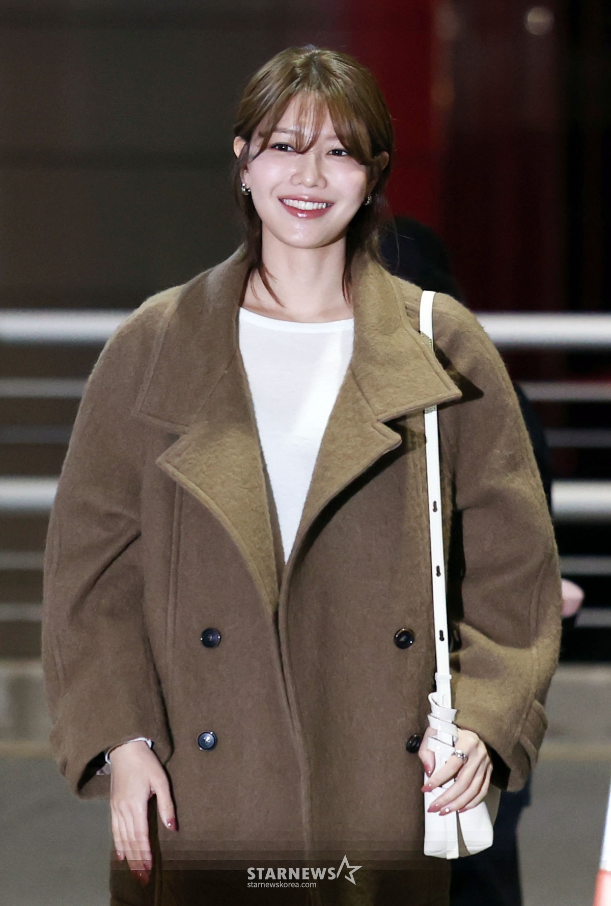 노란 수영복에 섹시한 몸매 어필하는 존예 처자