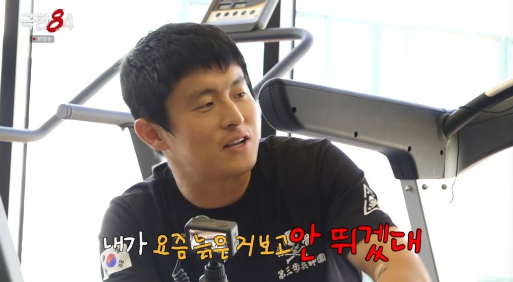 노란 수영복에 섹시한 몸매 어필하는 존예 처자