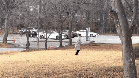 DJI 네오2 팔로업 모드를 테스트 해보고 있다(사진=윤정훈 기자)