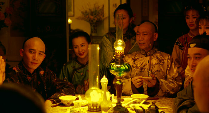 노란 수영복에 섹시한 몸매 어필하는 존예 처자