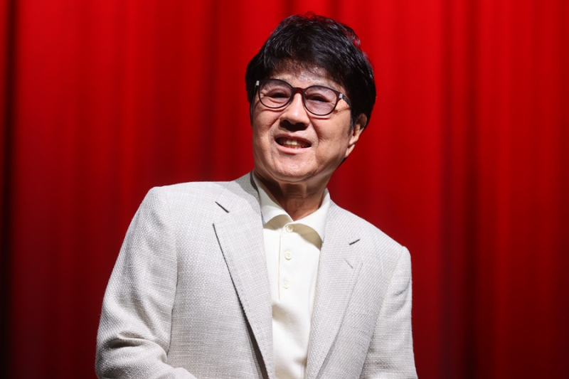 노란 수영복에 섹시한 몸매 어필하는 존예 처자